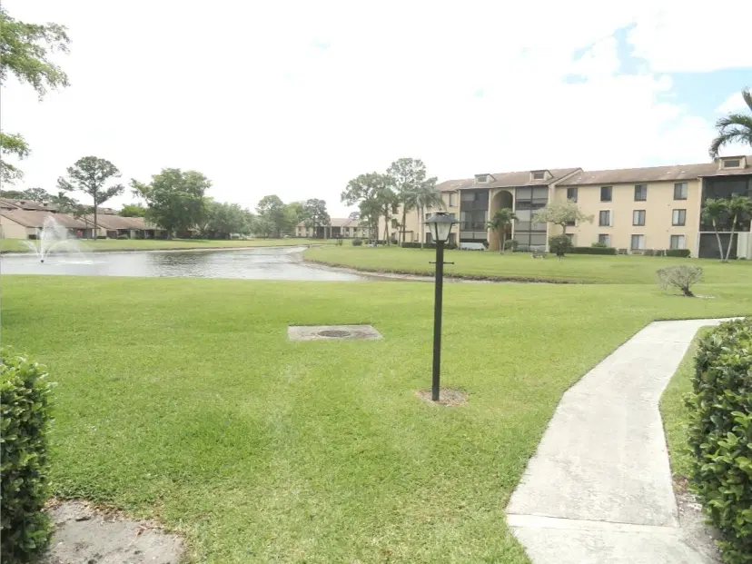 Picture of 810 Sky Pine Way F2, Greenacres FL 33415