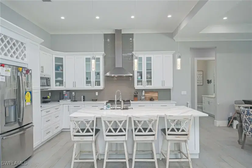 Picture of 505 7Th St Nw, Naples FL 34120