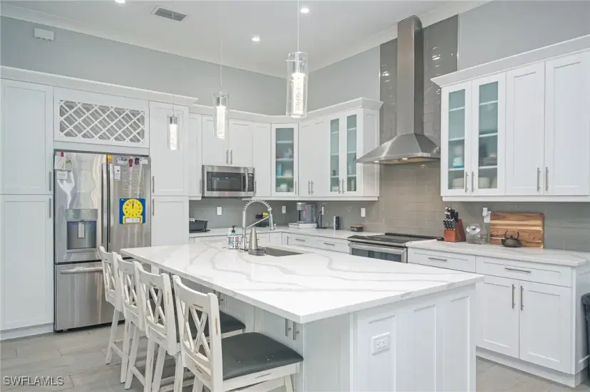 Picture of 505 7Th St Nw, Naples FL 34120