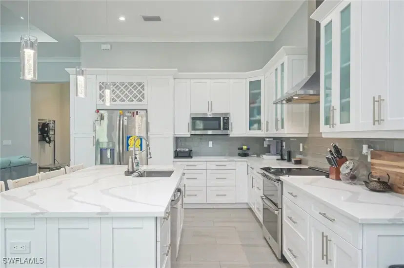 Picture of 505 7Th St Nw, Naples FL 34120