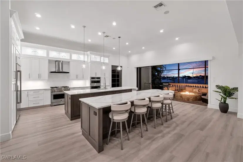 Picture of 391 Palermo Cir, Fort Myers Beach FL 33931