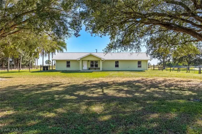 Picture of 340 & 344 Pine Ln, Clewiston FL 33440