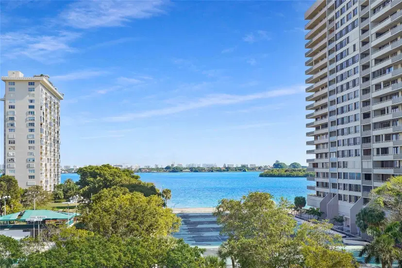 Picture of 11111 Biscayne Blvd 6A (622), Miami FL 33181