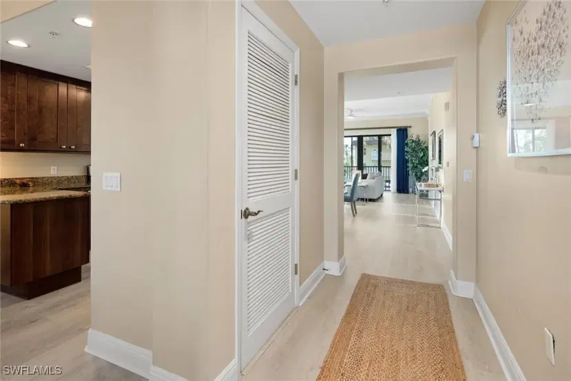 Picture of 985 Sandpiper St I201, Naples FL 34102