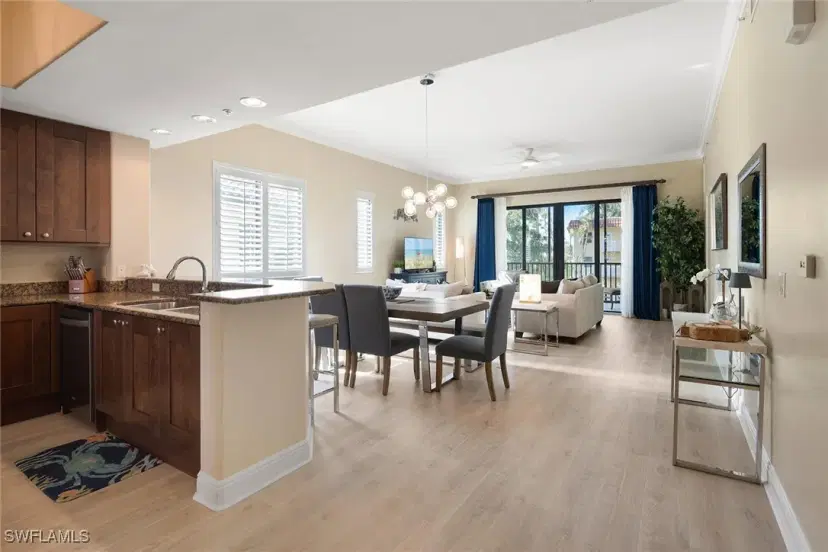 Picture of 985 Sandpiper St I201, Naples FL 34102