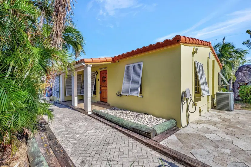 Picture of 5240 N Andrews Ave, Oakland Park FL 33309