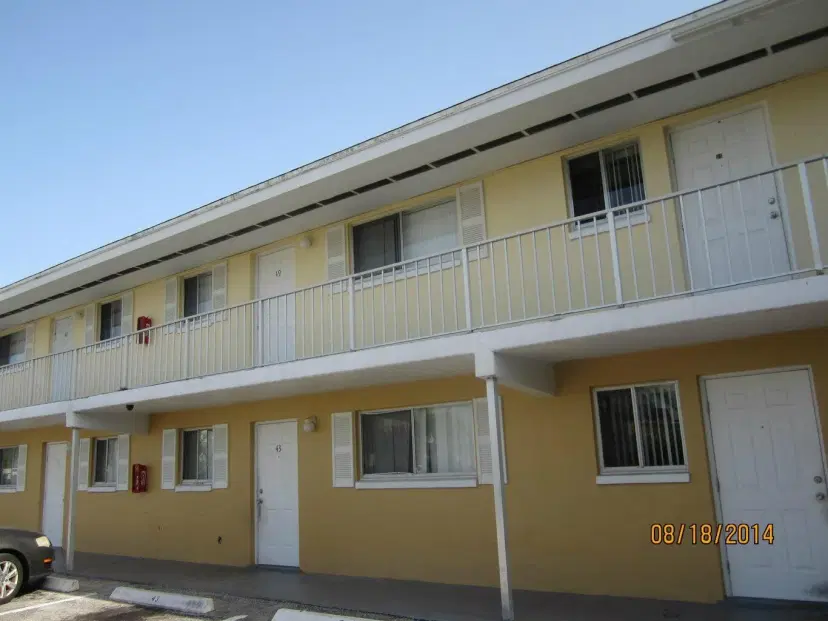 Picture of 1501 Crescent E49 Circle E49, Lake Park FL 33403