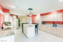 Picture of 1054 SE 21St Ave, Cape Coral, FL 33990