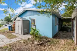 Picture of 372 Park Lane Dr, North Fort Myers, FL 33917