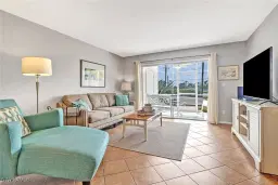 Picture of 1001 Foxfire Ln 109, Naples, FL 34104