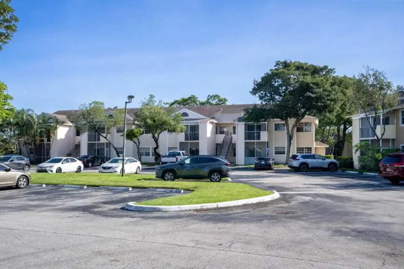 Picture of 640 Cypress Club Way H12, Deerfield Beach FL 33064