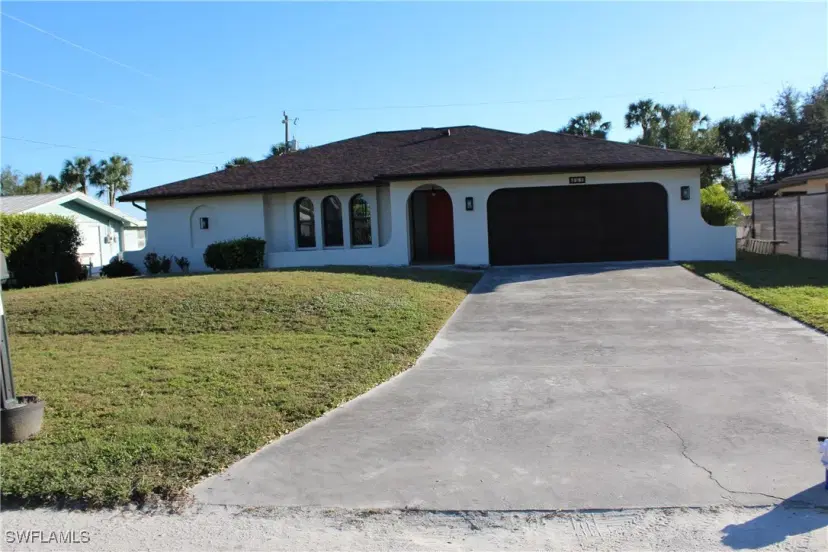 Picture of 351 Lakeview Dr, North Fort Myers FL 33917