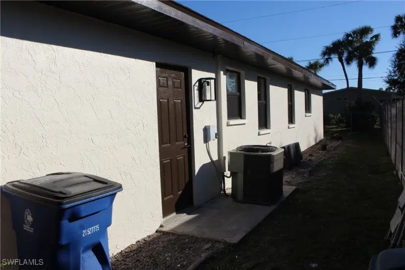 Picture of 351 Lakeview Dr, North Fort Myers FL 33917
