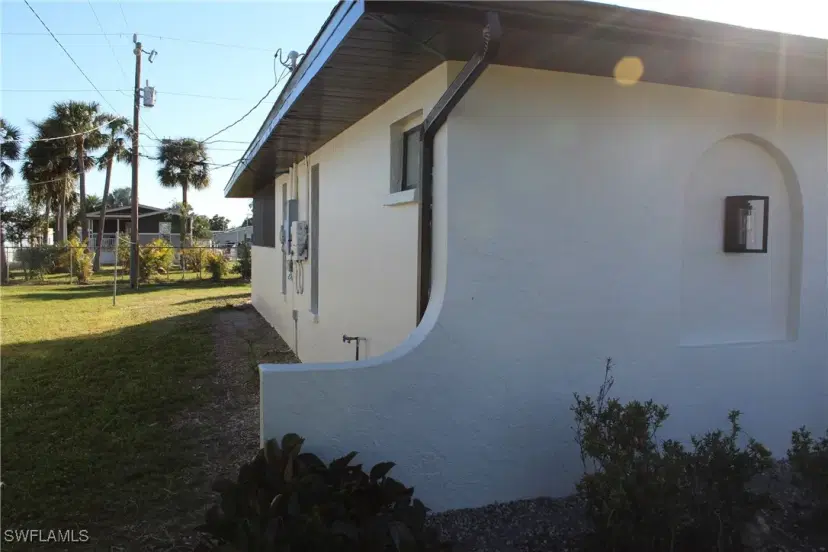 Picture of 351 Lakeview Dr, North Fort Myers FL 33917