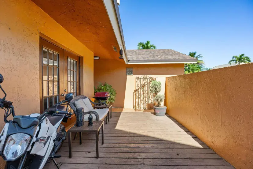 Picture of 940 SW 96Th Avenue, Pembroke Pines FL 33025