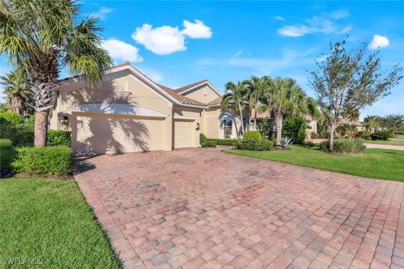 Picture of 9302 Quarry Dr, Naples FL 34120