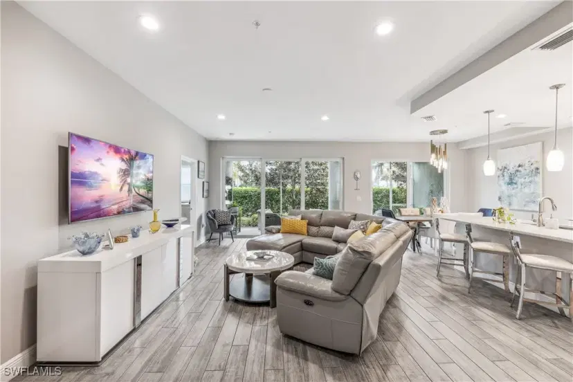 Picture of 2318 Sawyers Hill Rd 103, Naples FL 34120