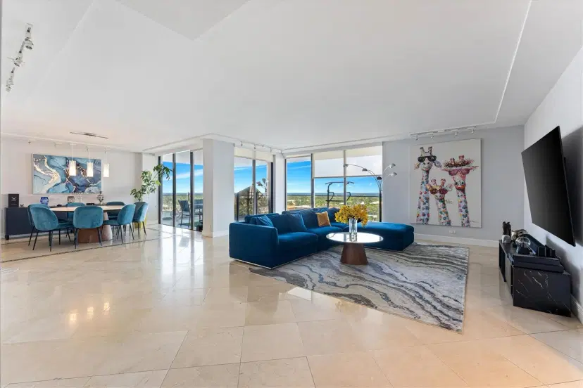 Picture of 19707 Turnberry Way 9J, Aventura FL 33180