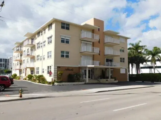 Picture of 2710 S Ocean Dr 205, Hollywood, FL 33019