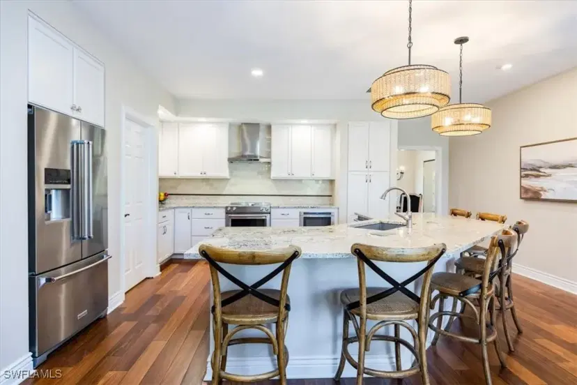 Picture of 807 Turkey Oak Ln, Naples FL 34108