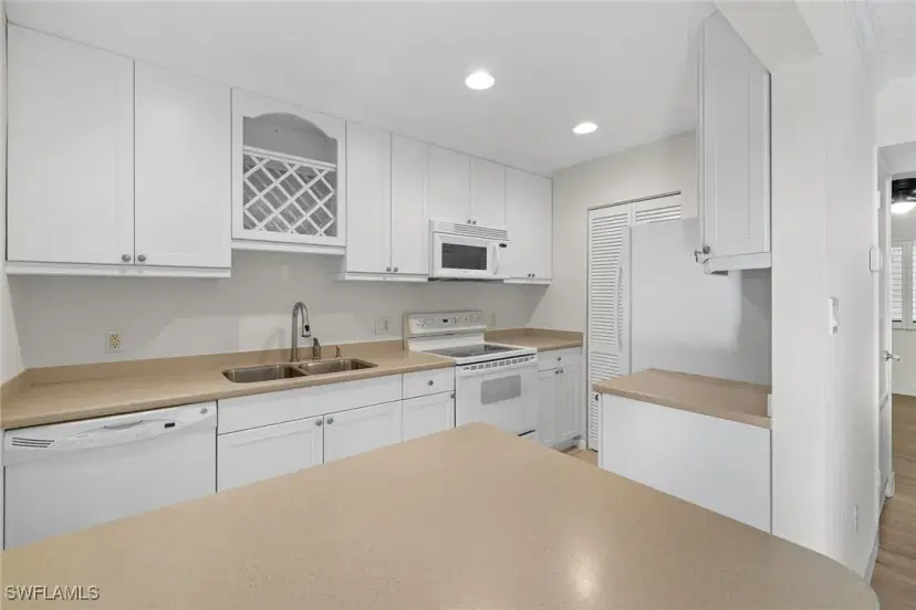 Picture of 788 Park Shore Dr B17, Naples FL 34103