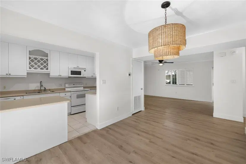 Picture of 788 Park Shore Dr B17, Naples FL 34103