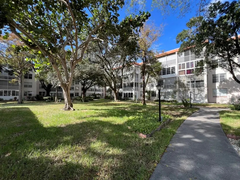 Picture of 2650 NW 49Th Ave 424, Lauderdale Lakes FL 33313
