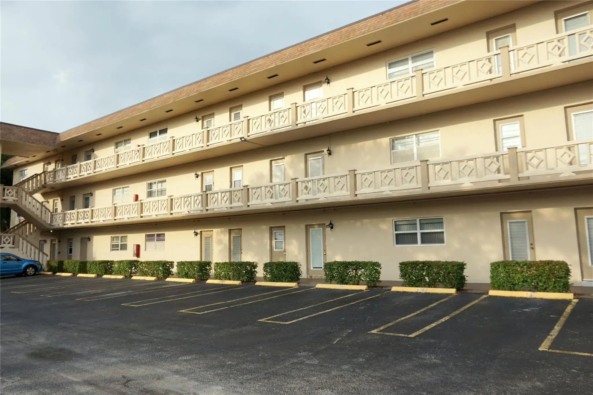 Picture of 3400 NW 48Th Ave 502, Lauderdale Lakes, FL 33319