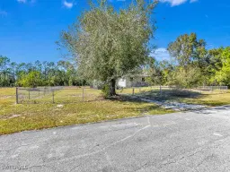 Picture of 813 Fitch Ave, Lehigh Acres, FL 33972