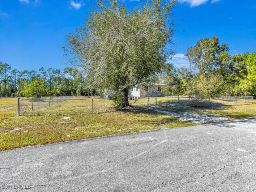 Picture of 813 Fitch Ave, Lehigh Acres FL 33972