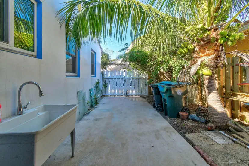 Picture of 726 N E Street, Lake Worth Beach FL 33460
