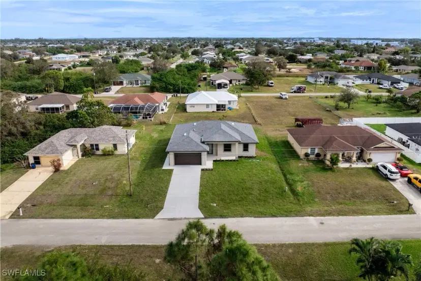 Picture of 910 Atherton Ave, Lehigh Acres FL 33971