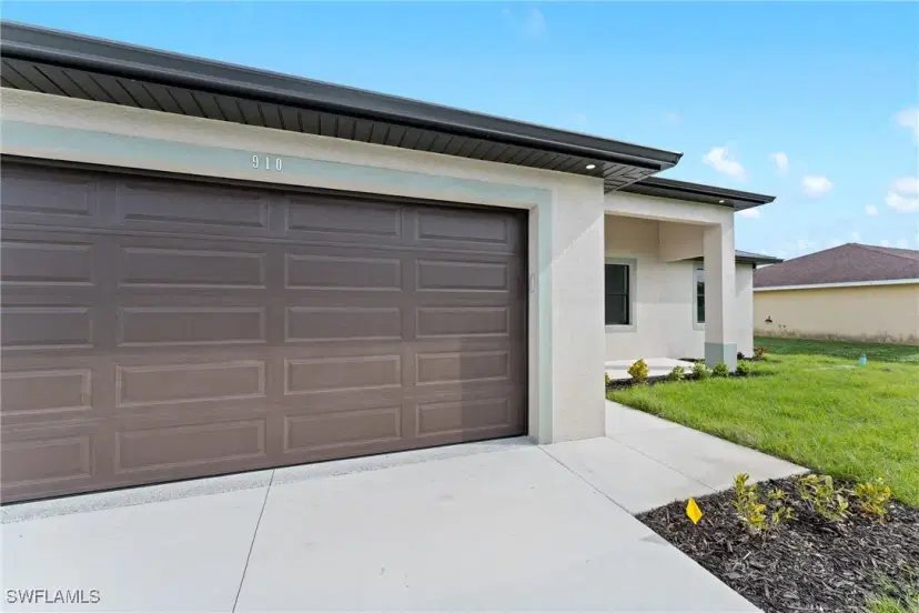 Picture of 910 Atherton Ave, Lehigh Acres FL 33971