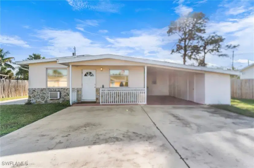Picture of 4820 Barcelona Cir, Naples FL 34112