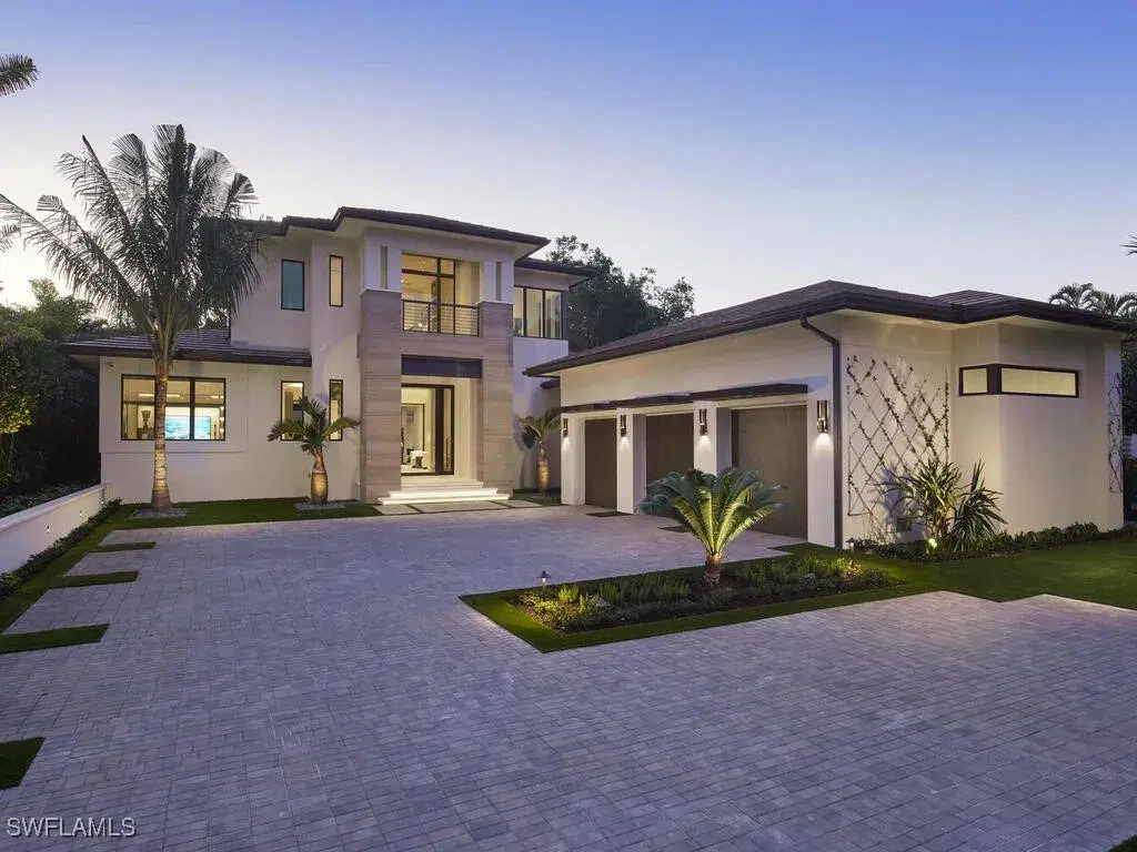 Picture of 477 3Rd St N, Naples, FL 34102