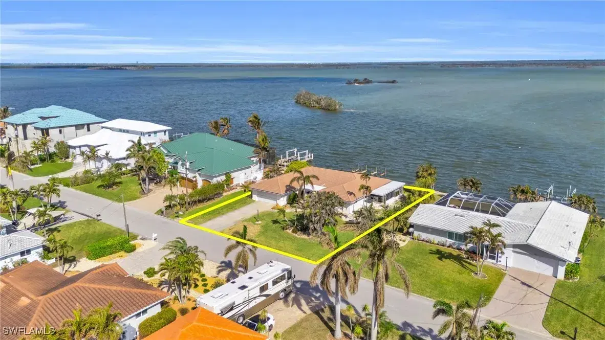 Picture of 21 Bayview Blvd, Fort Myers Beach, FL 33931