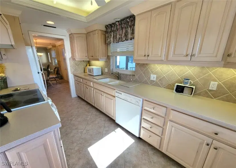 Picture of 3400 Gulf Shore Blvd N B4, Naples FL 34103