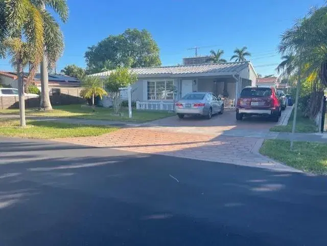 Picture of 812 NE 3Rd St, Hallandale Beach, FL 33009
