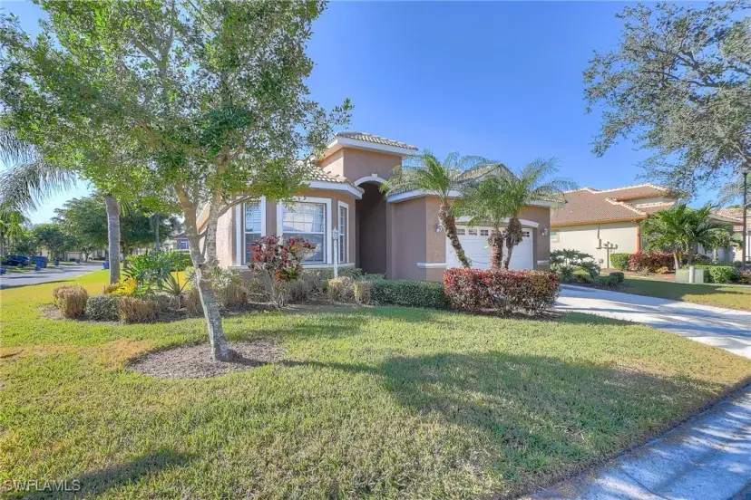 Picture of 9611 Las Casas Dr, Fort Myers FL 33919