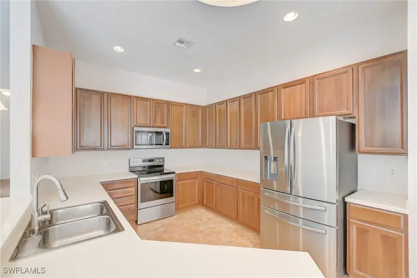 Picture of 9611 Las Casas Dr, Fort Myers FL 33919