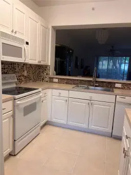 Picture of 7775 Yardley Dr 110, Fort Lauderdale, FL 33321