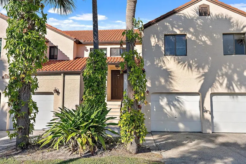Picture of 13 Via De Casas Sur 202, Boynton Beach FL 33426