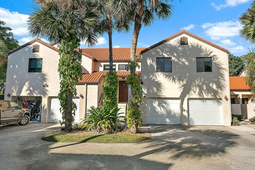 Picture of 13 Via De Casas Sur 202, Boynton Beach FL 33426