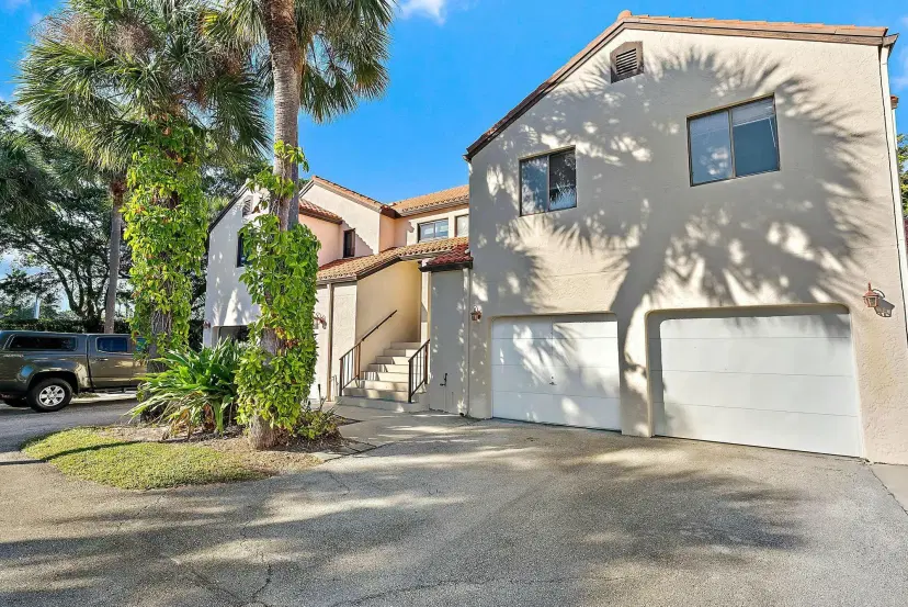 Picture of 13 Via De Casas Sur 202, Boynton Beach FL 33426