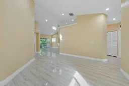 Picture of 13 Via De Casas Sur 202, Boynton Beach, FL 33426