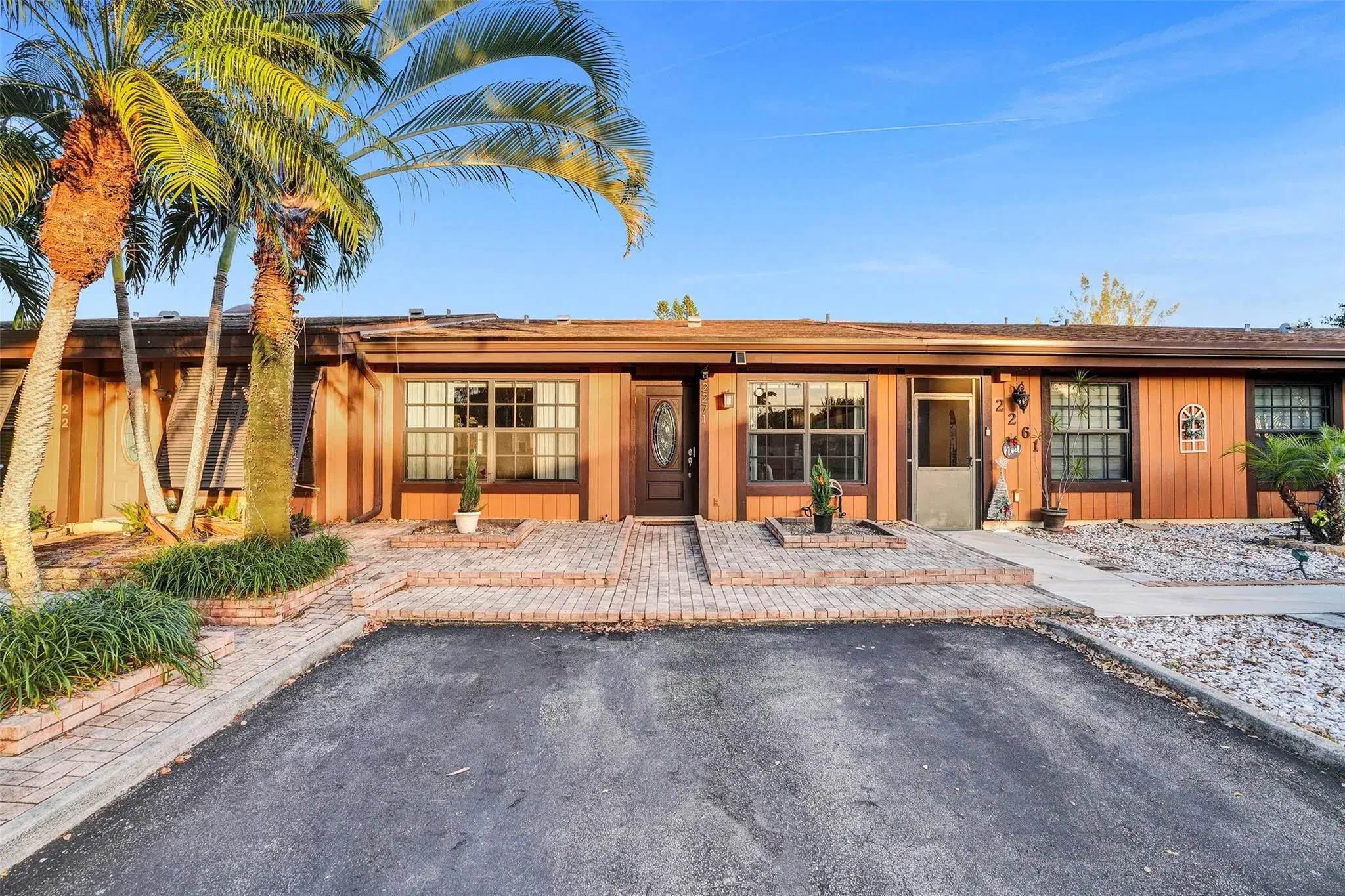 Picture of 2271 Dogwood Ct 2271, Pembroke Pines, FL 33026