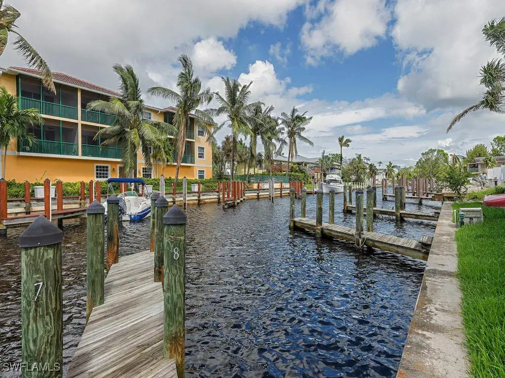 Picture of 1533 Chesapeake Ave A5, Naples, FL 34102