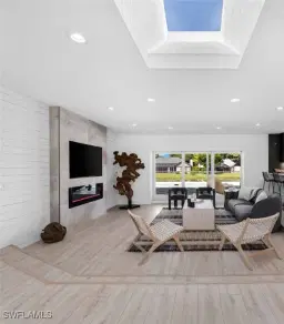 Picture of 2341 Mayfield Ct 8, Naples, FL 34105