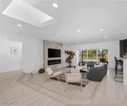 Picture of 2341 Mayfield Ct 8, Naples, FL 34105
