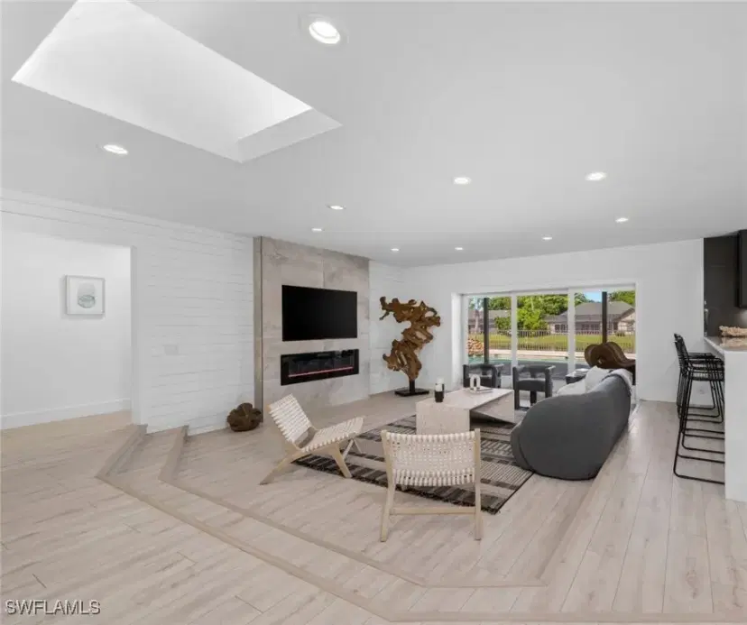 Picture of 2341 Mayfield Ct 8, Naples FL 34105